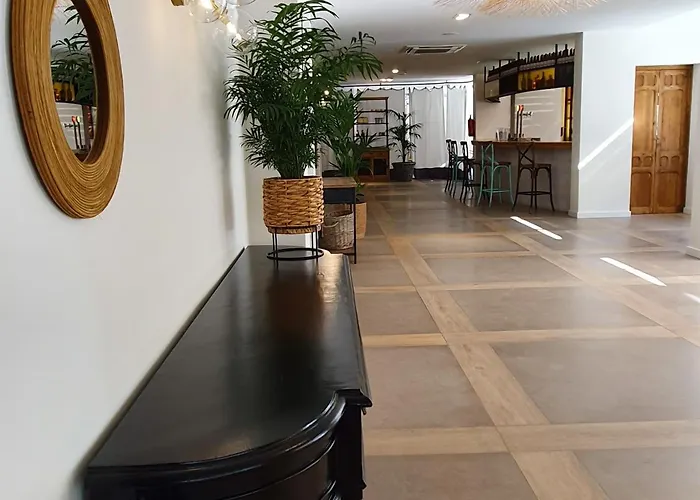 Windsor Tossa - Adults Only 16