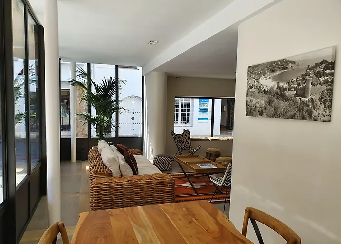 Windsor Tossa - Adults Only 16