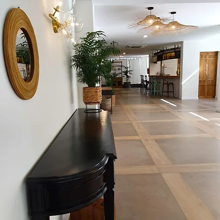 Windsor Tossa - Adults Only 16