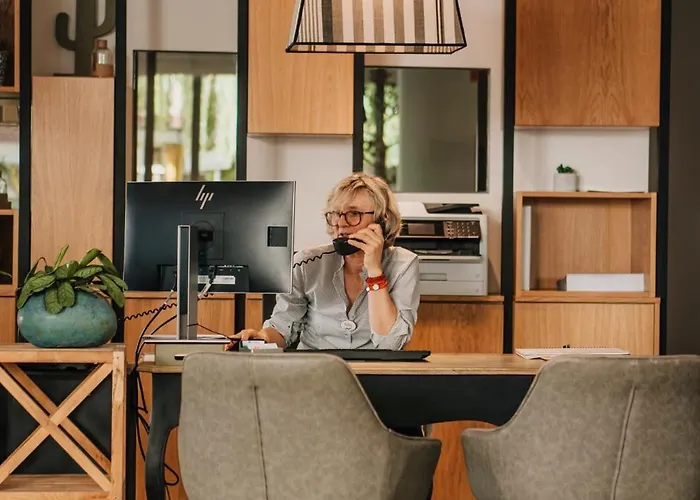 Windsor Tossa - Adults Only 16