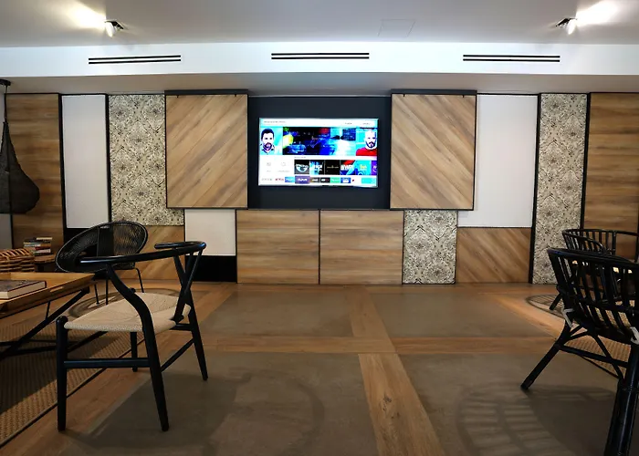 Windsor Tossa - Adults Only 16